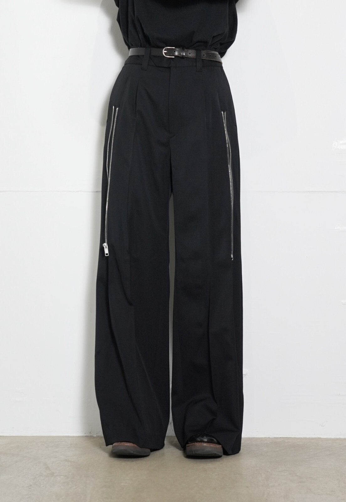 Hibiki Nakaminami WOMENS & MENS ZIPPED TROUSERS (Black) IMAGE12