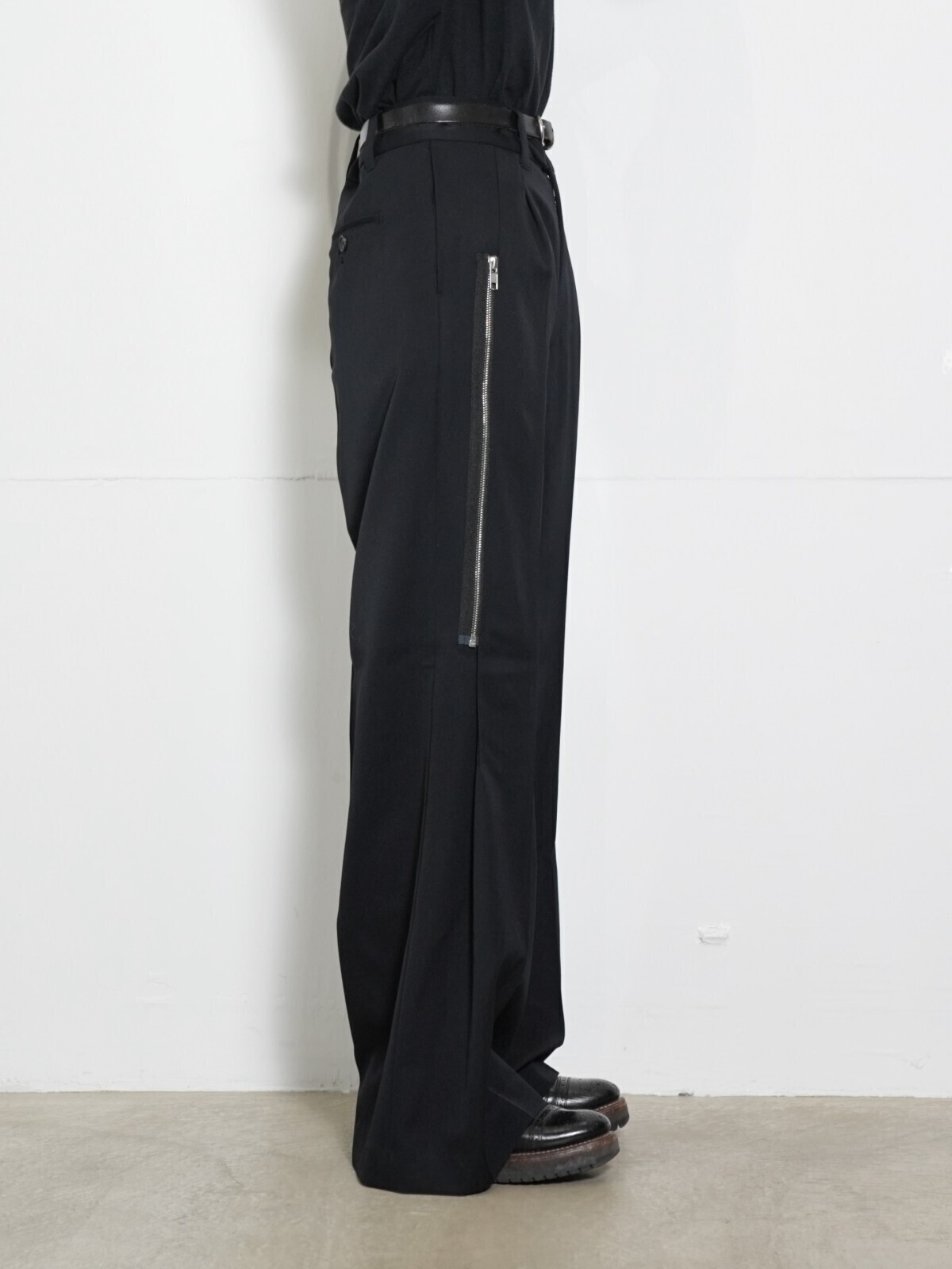 Hibiki Nakaminami WOMENS & MENS ZIPPED TROUSERS (Black) IMAGE13