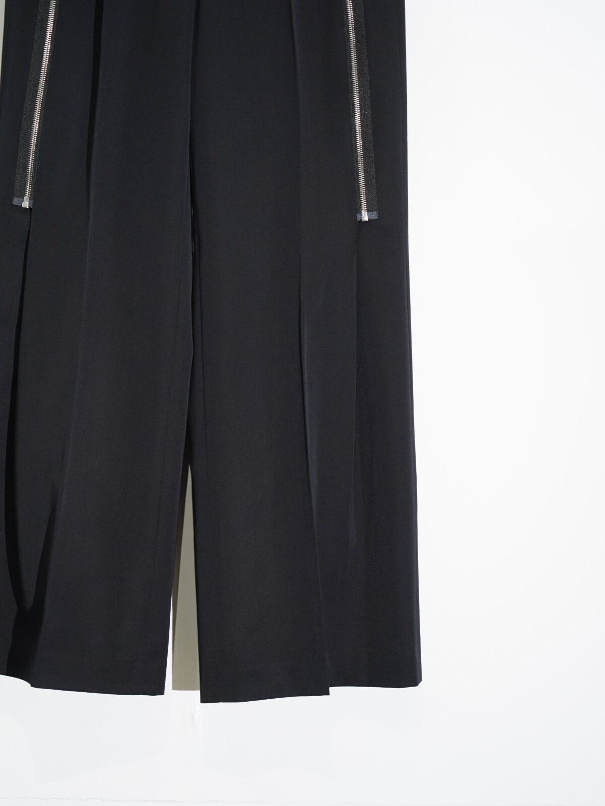 Hibiki Nakaminami WOMENS & MENS ZIPPED TROUSERS (Black) IMAGE5
