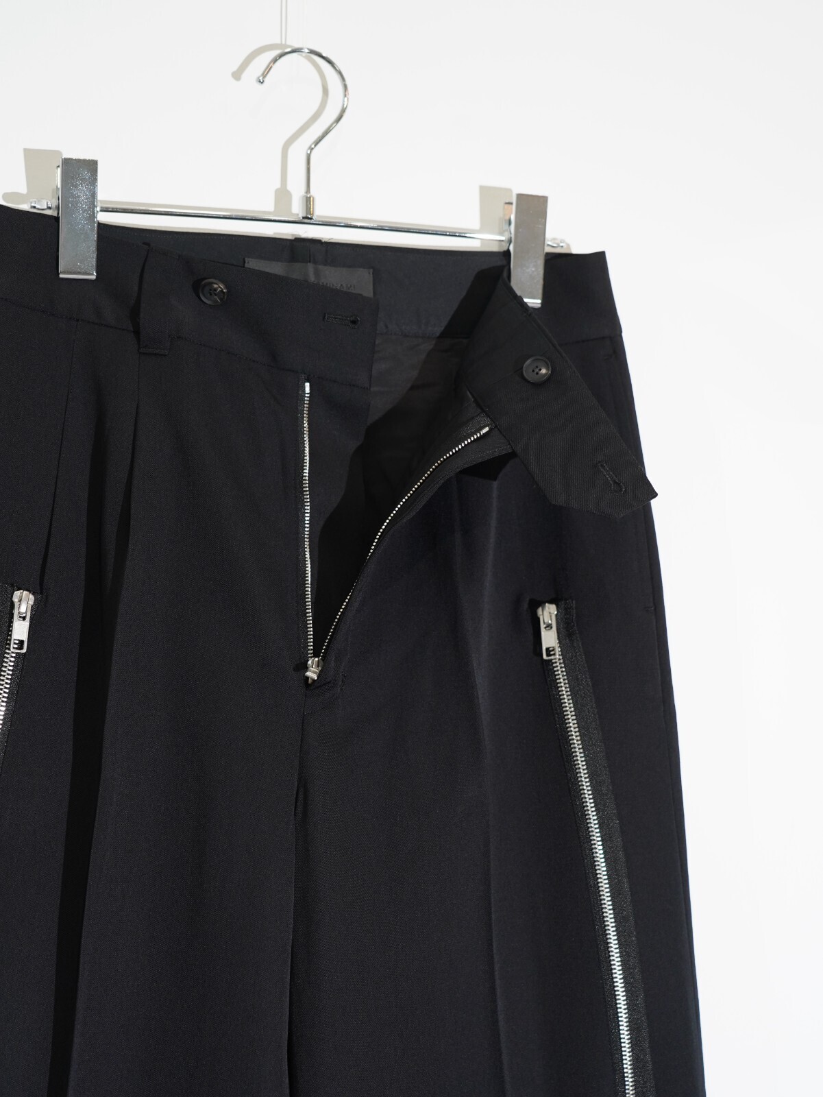 Hibiki Nakaminami WOMENS & MENS ZIPPED TROUSERS (Black) IMAGE7