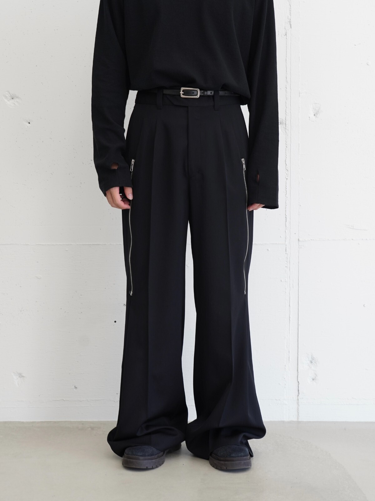 Hibiki Nakaminami WOMENS & MENS ZIPPED TROUSERS (Black) IMAGE9