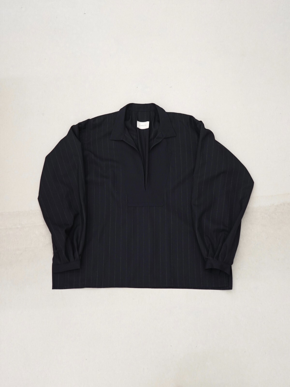 【極美品】MURRAL ミューラル 20SS スキッパープルオーバー トップス MURRAL - ミューラル 公式オンラインストア