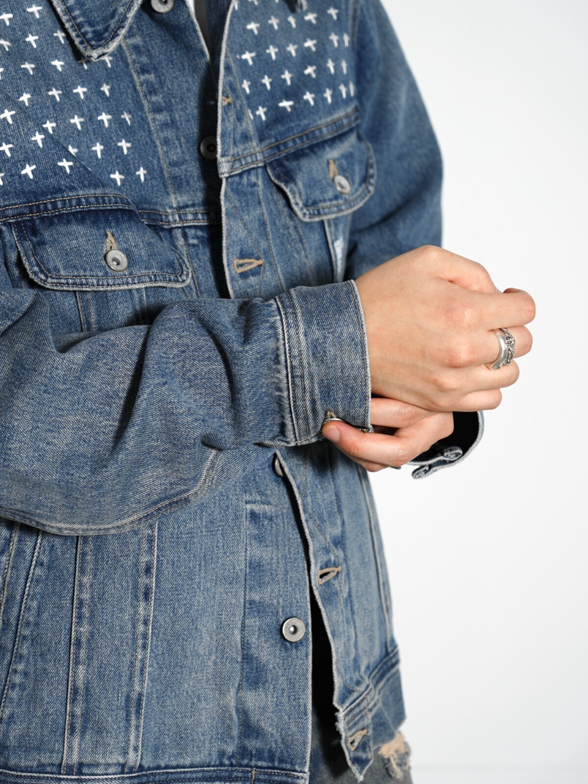 DAIRIKU 女士 & 男士 Cross Embroidery Vintage Denim Jacket 图片11