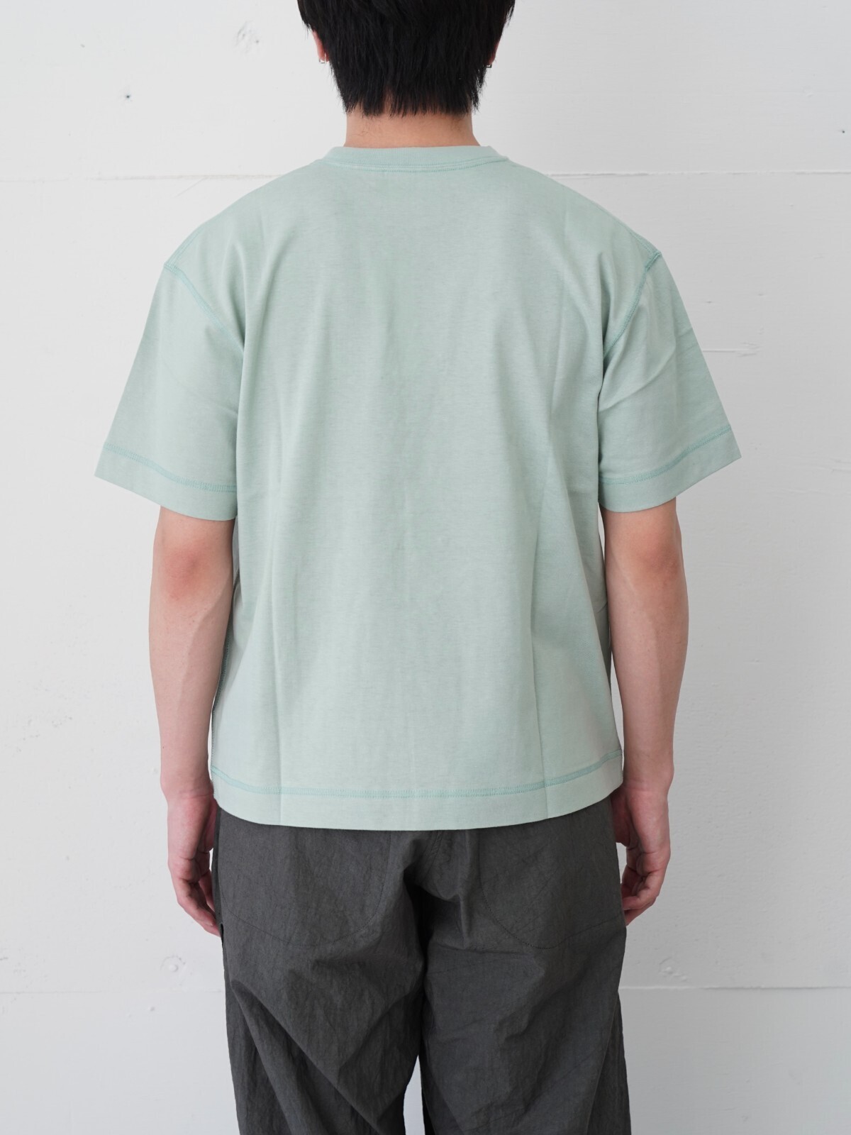 JIAN YE WOMENS & MENS CIRCLE T IMAGE3