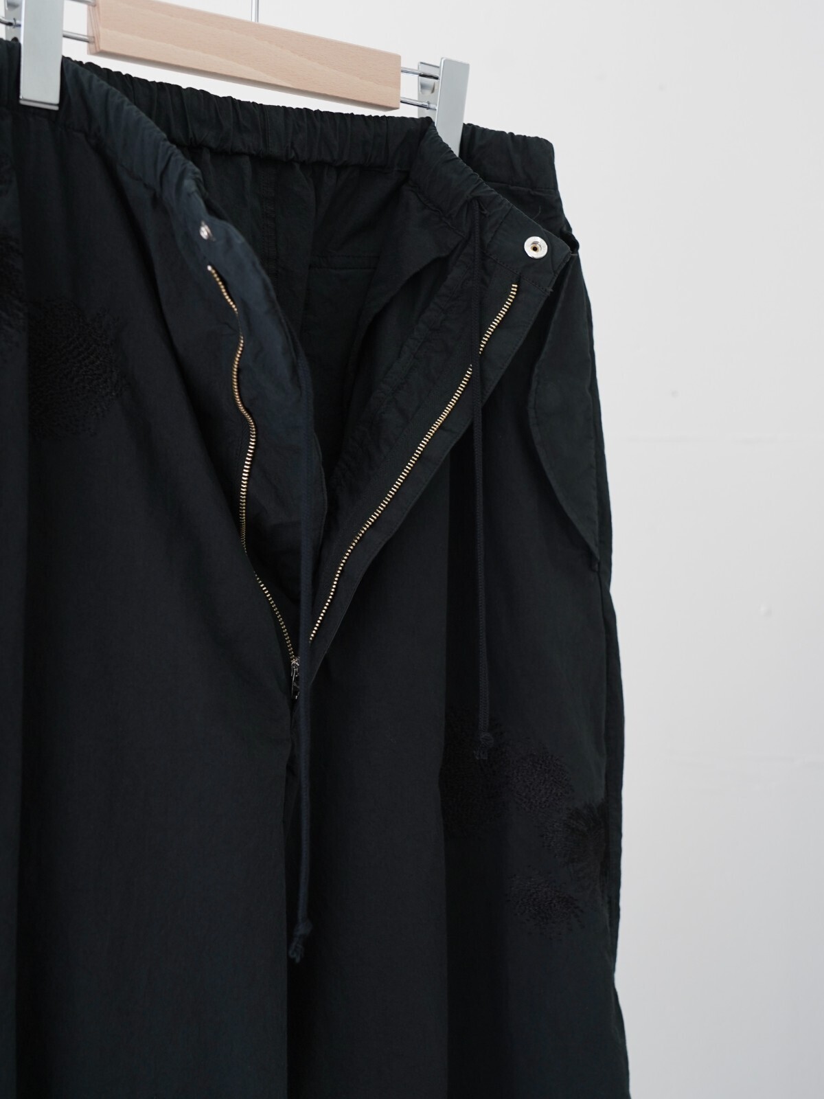 ヨーク メンズ エンブロイダリーオーバーパンツ 画像5