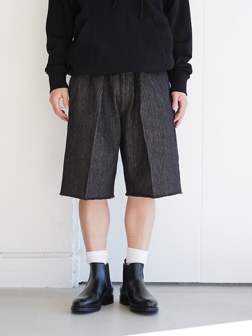 STRIPE DENIM TUCK-BAGGY SHORTS- One Wash -｜saby MENS