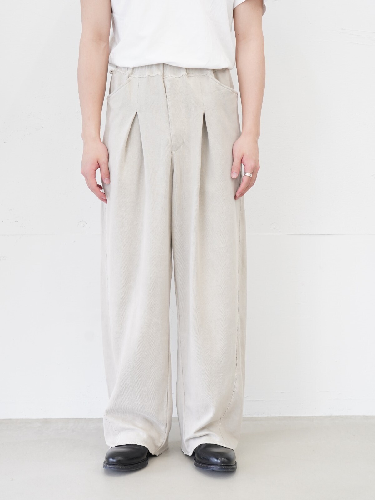 saby 男士 PIQUE TUCK EASY PANTS - Stone Wash - 圖片1
