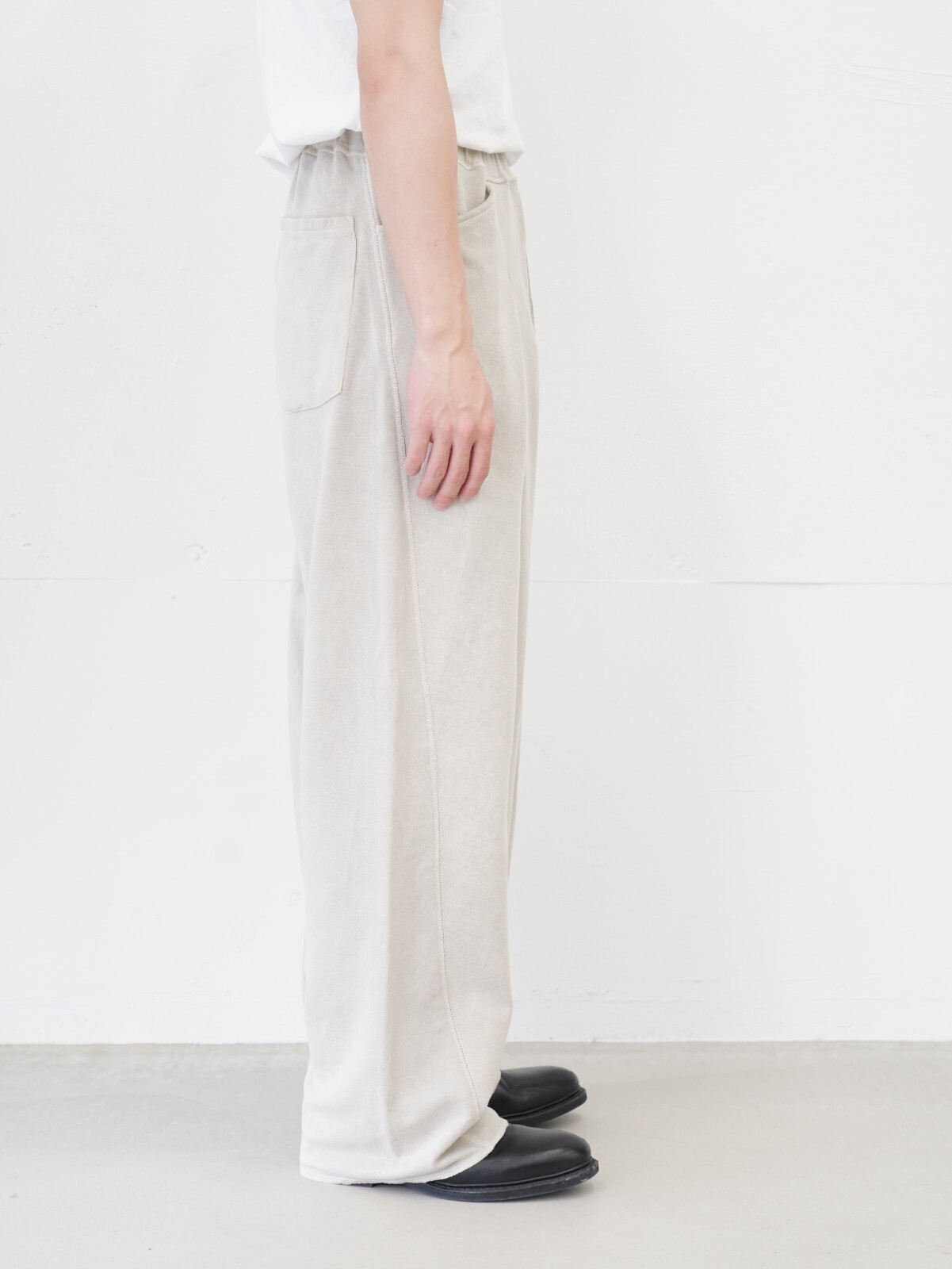 saby MENS PIQUE TUCK EASY PANTS - Stone Wash - IMAGE2