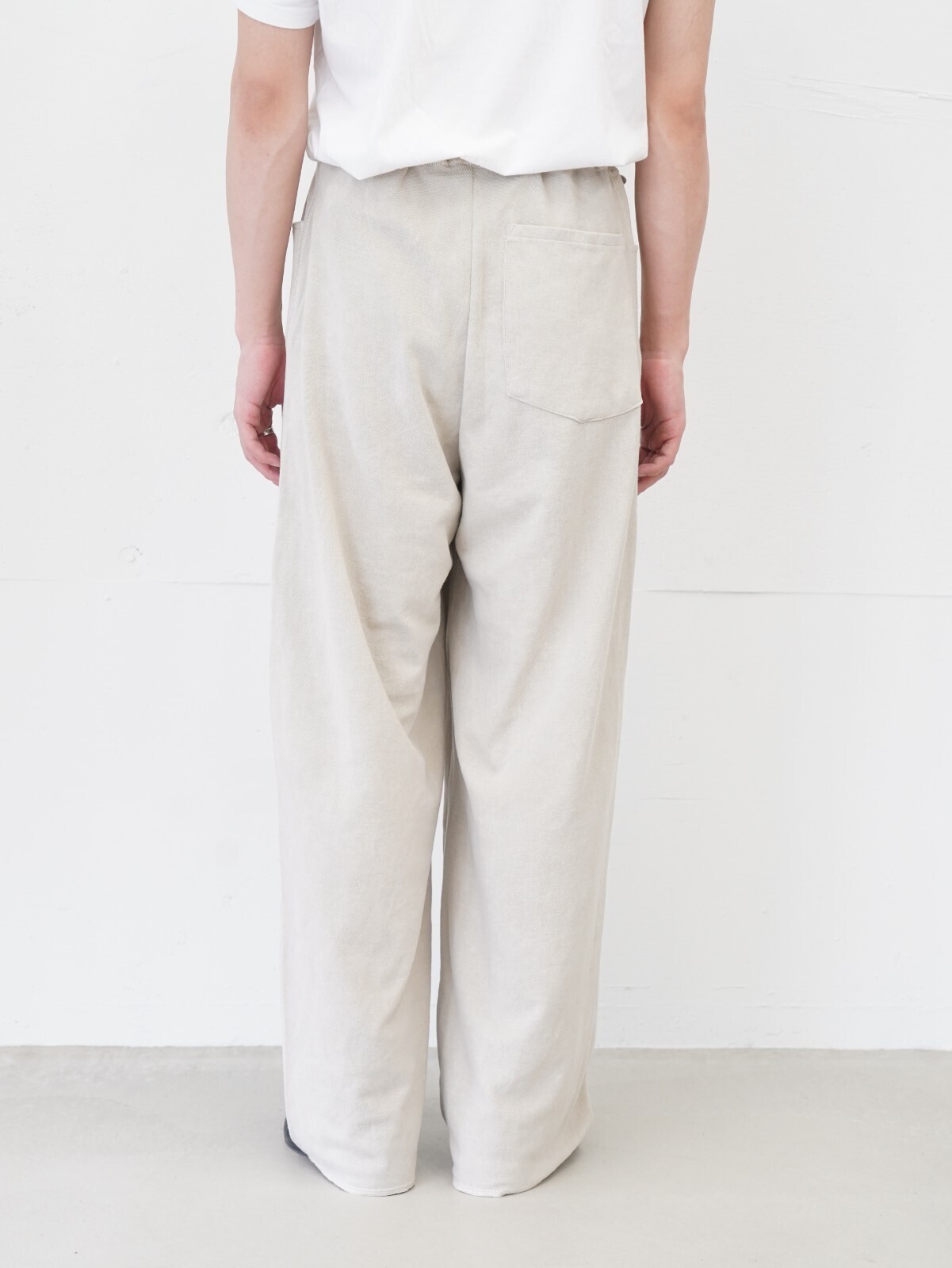 saby MENS PIQUE TUCK EASY PANTS - Stone Wash - IMAGE3