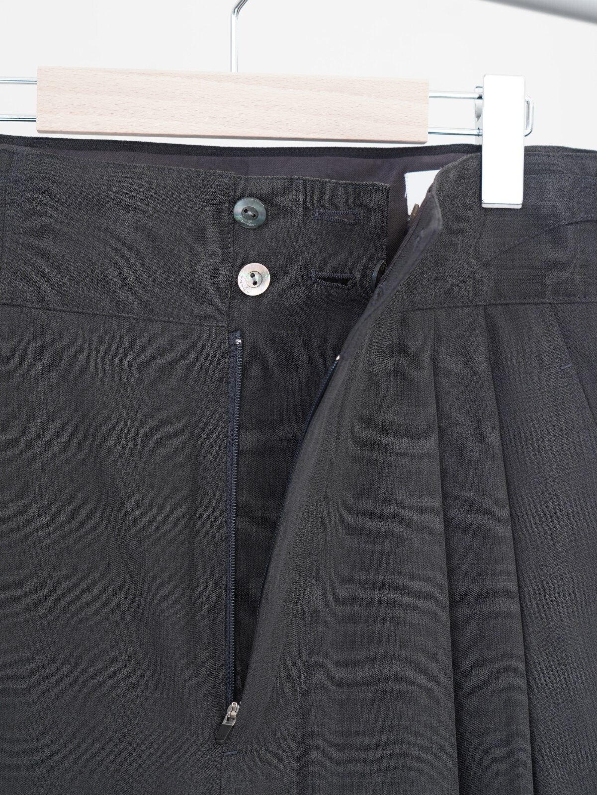 IRENISA 男裝 TWO TUCKS WIDE SHORTS 圖片22