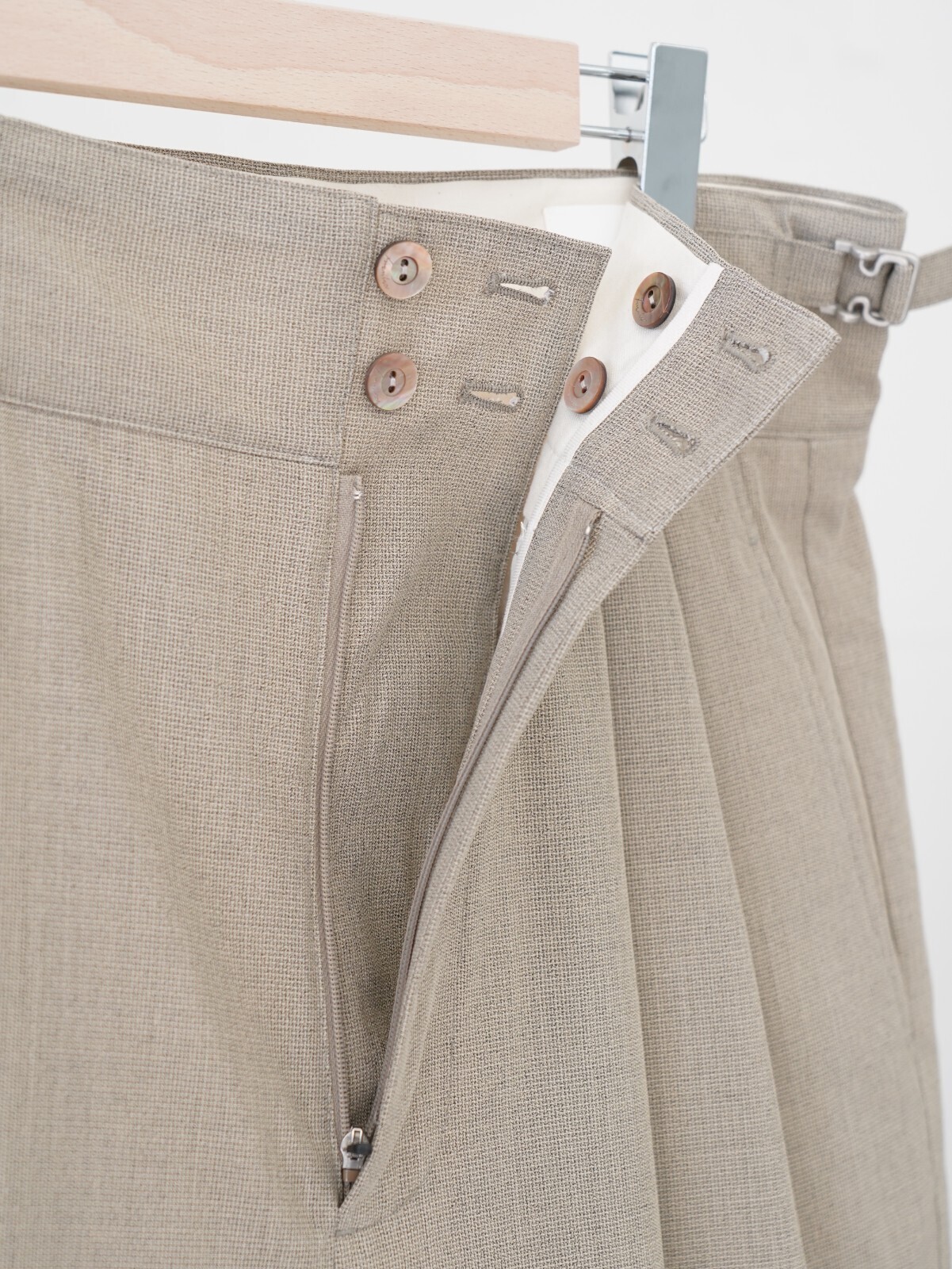 IRENISA 男裝 TWO TUCKS WIDE SHORTS 圖片10