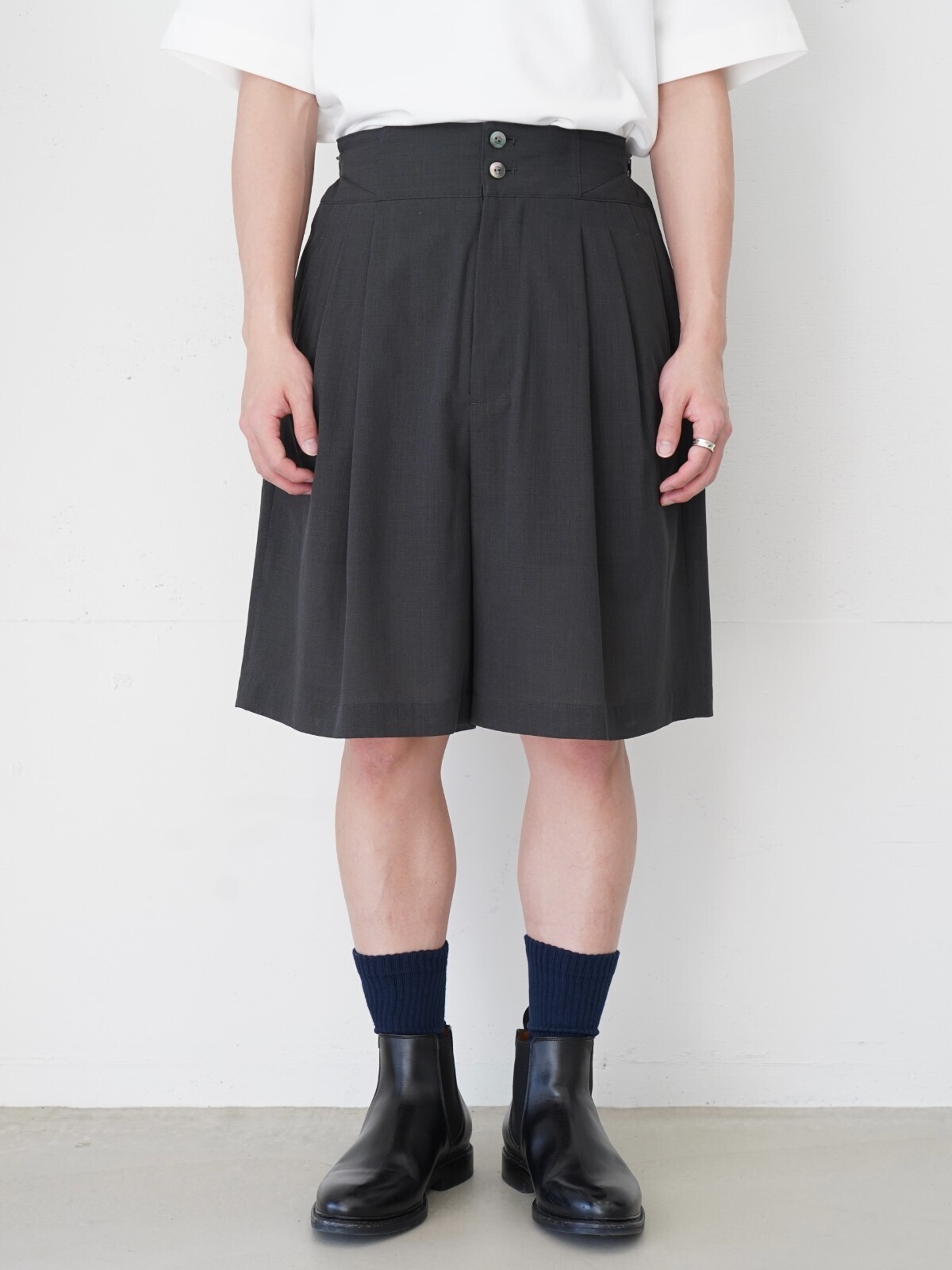 IRENISA 男裝 TWO TUCKS WIDE SHORTS 圖片13