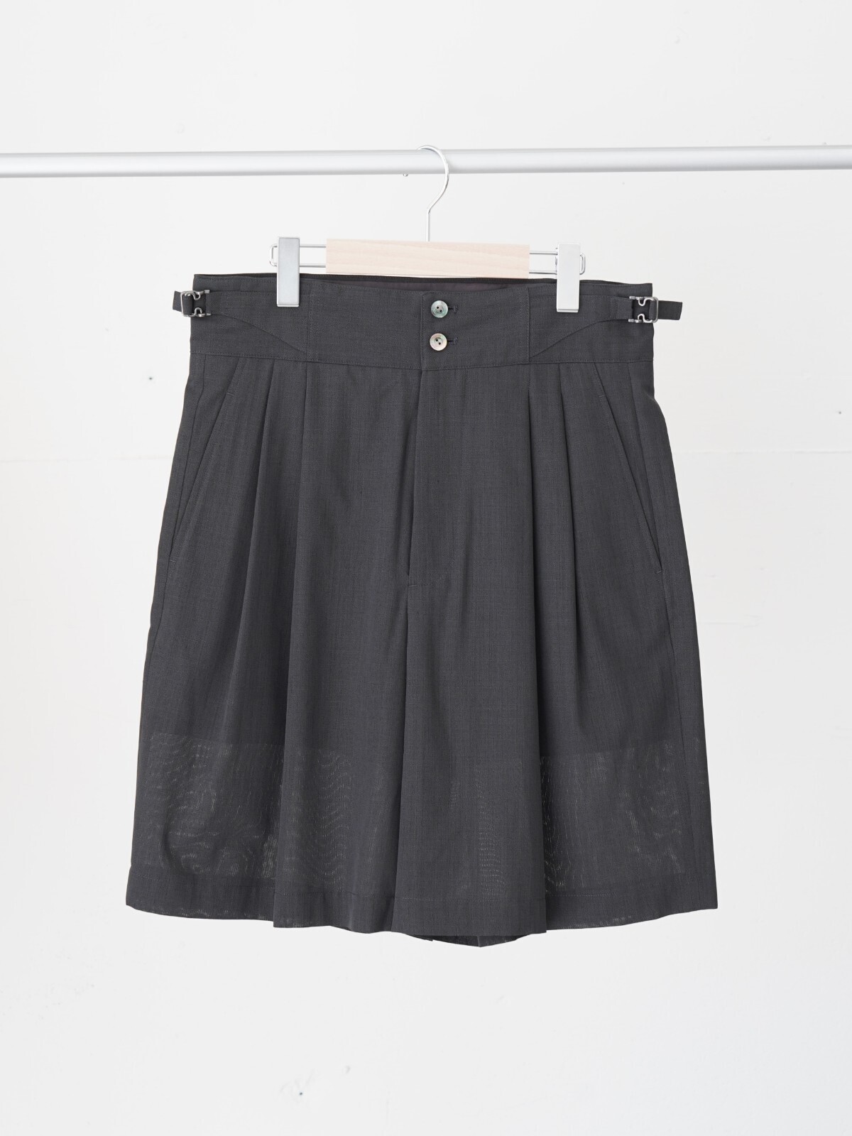 IRENISA 男裝 TWO TUCKS WIDE SHORTS 圖片17