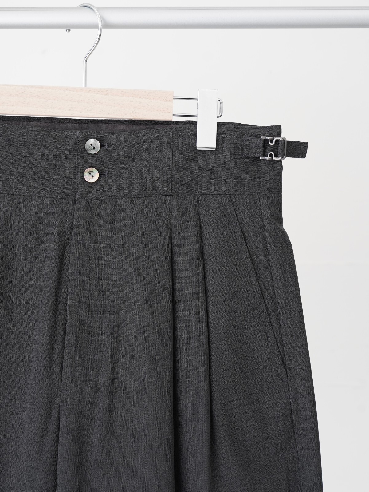 IRENISA 男裝 TWO TUCKS WIDE SHORTS 圖片19