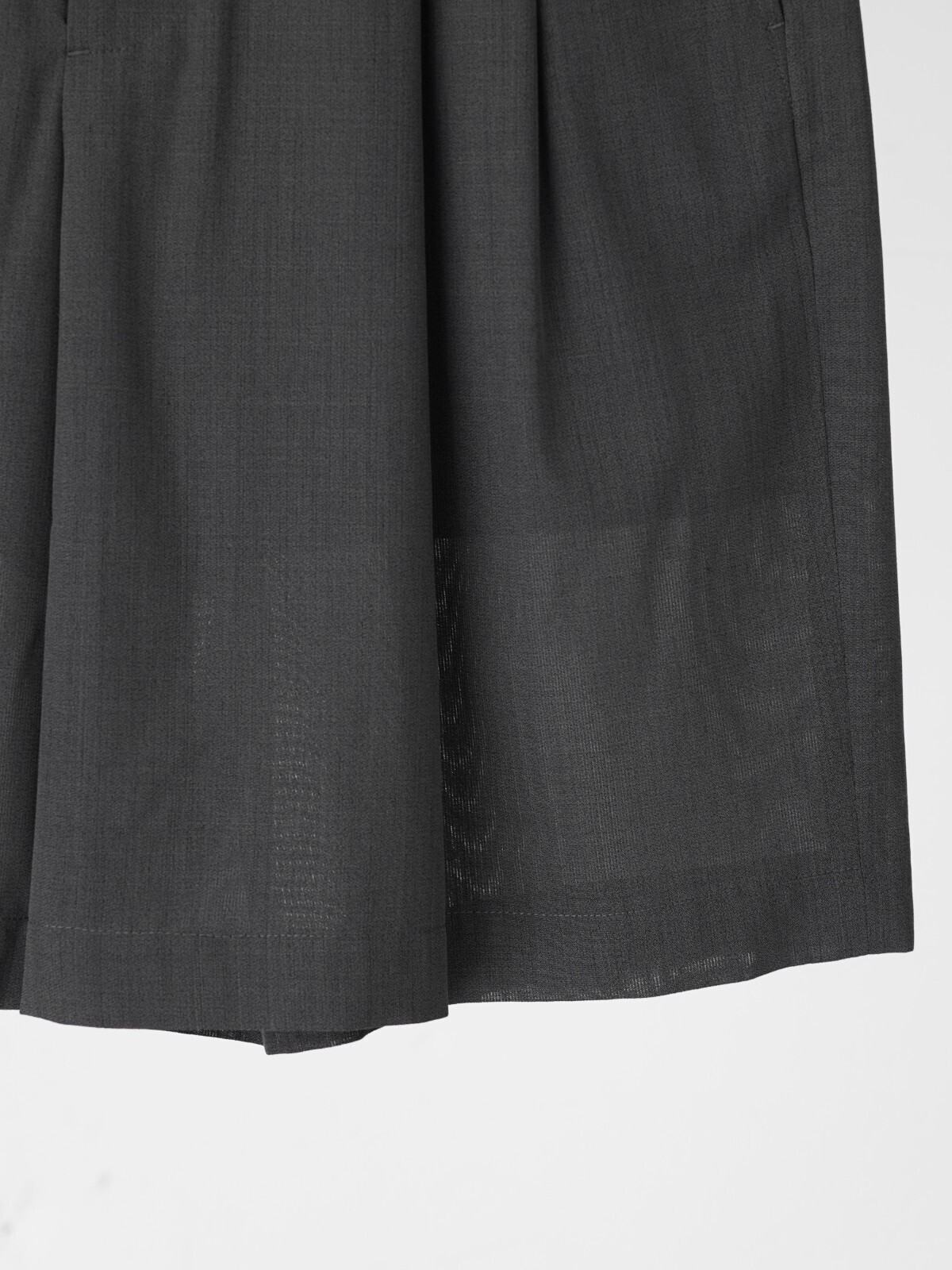 IRENISA 男裝 TWO TUCKS WIDE SHORTS 圖片20