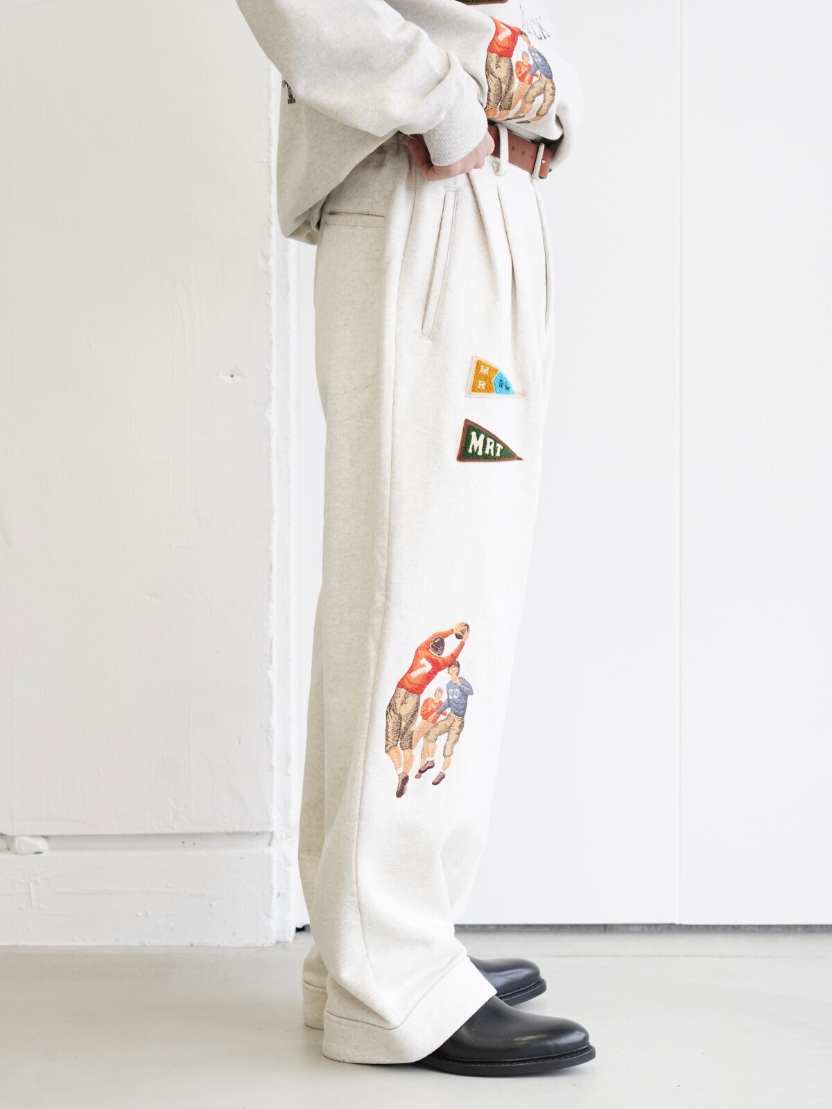 コッキ メンズ マルチエンボディードデザイン スウェットパンツ 画像19