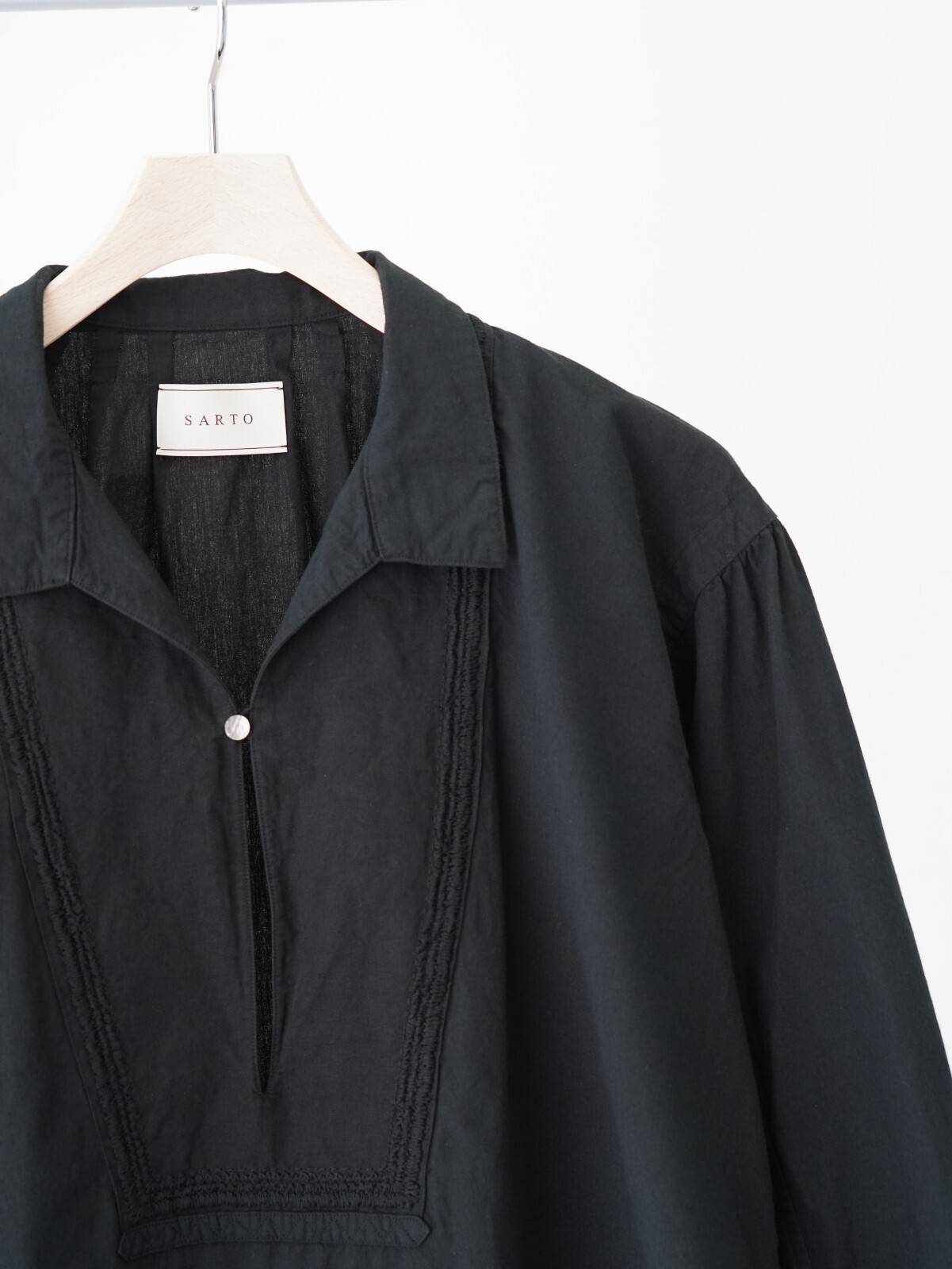 SARTO 남성 TUCKED SLEEVE EMBROIDERY BLOUSE 이미지5