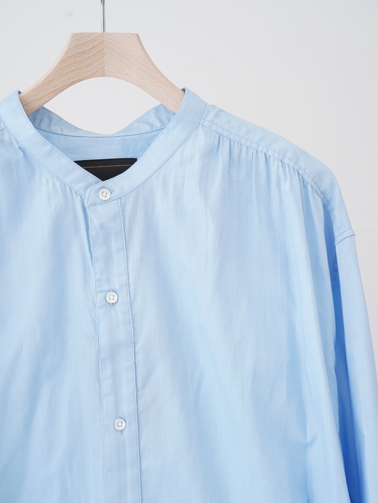 mister it. 여성 & 남성 Band Collar Shirt "Tous" 이미지18