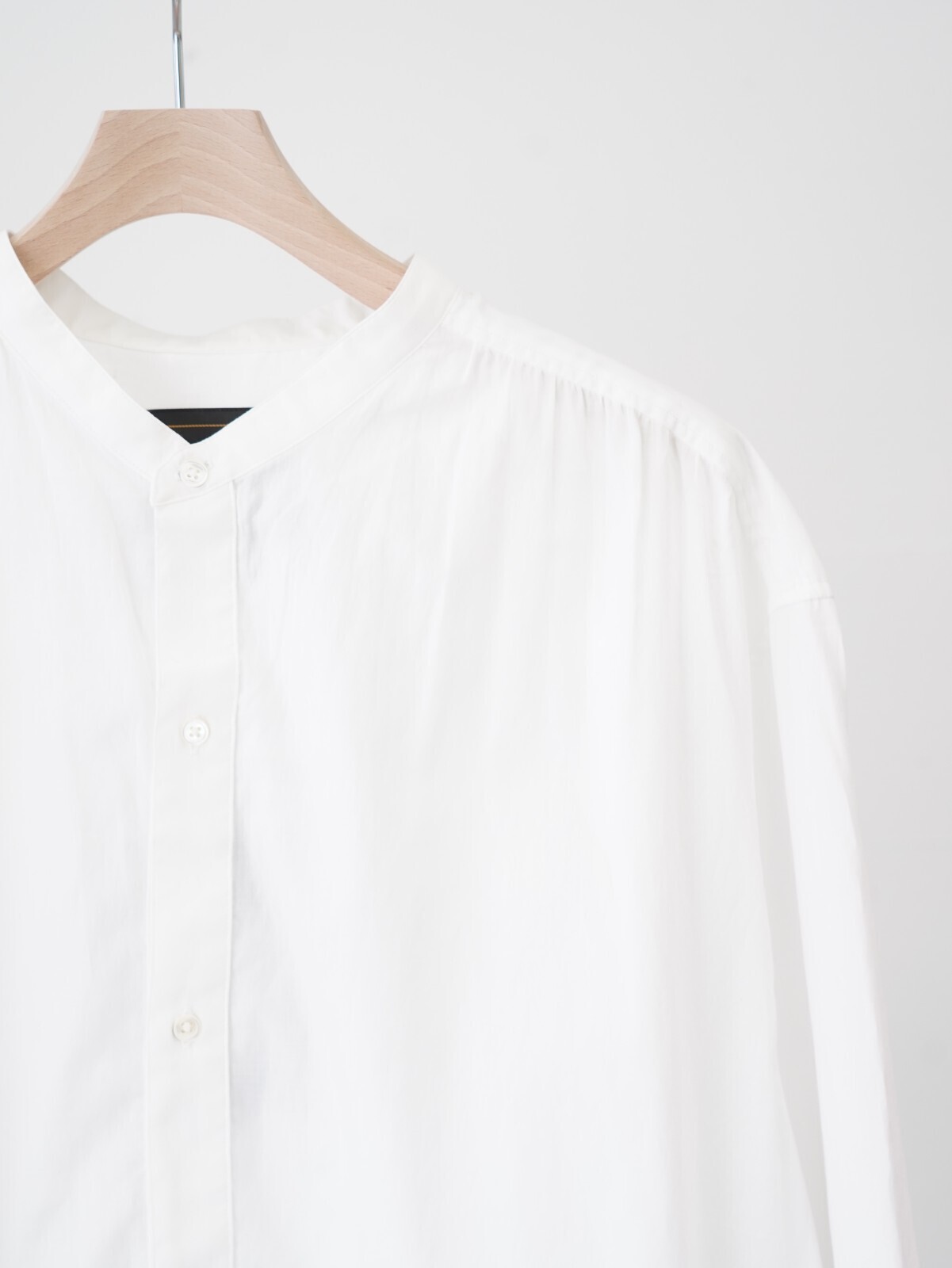 mister it. 여성 & 남성 Band Collar Shirt "Tous" 이미지9