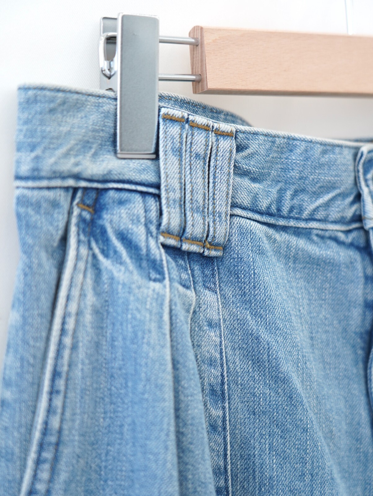 YOKE MENS Vintaged Wash Denim 3pleated Wide-leg Trousers IMAGE10