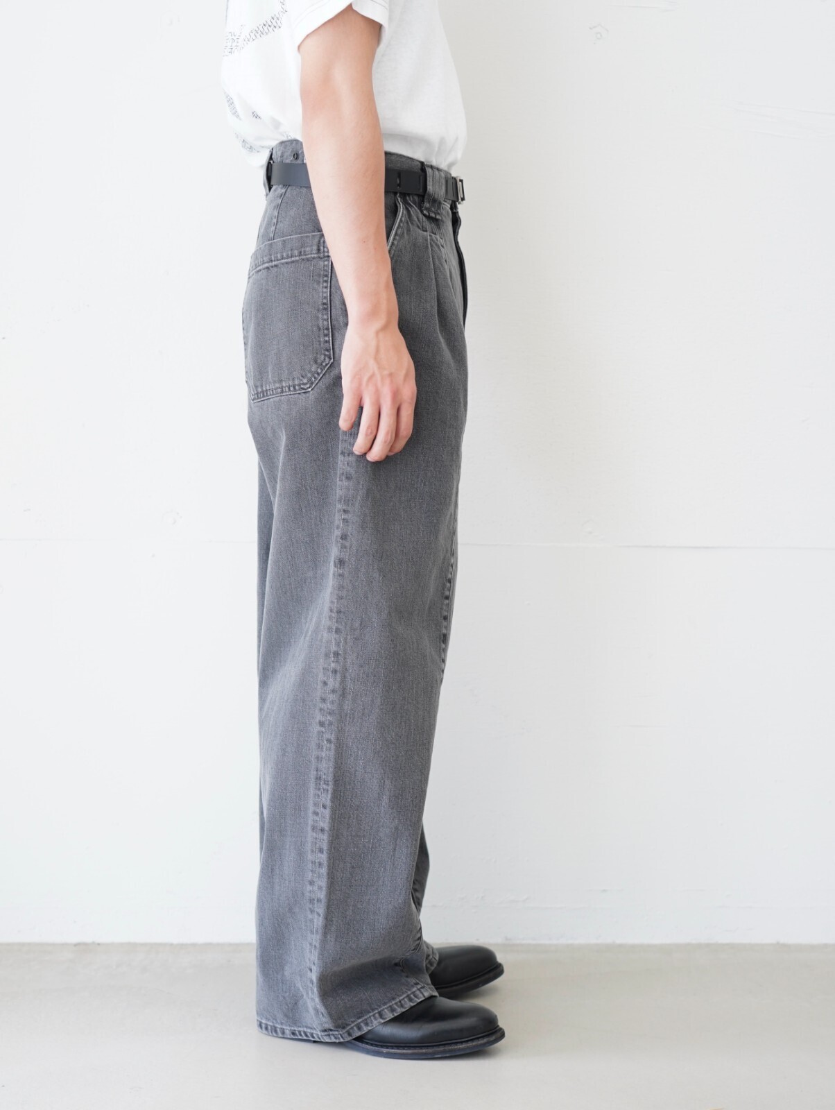 YOKE MENS Vintaged Wash Denim 3pleated Wide-leg Trousers IMAGE14