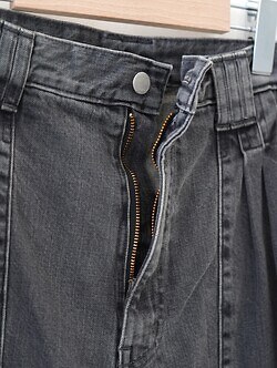 YOKE 남성 Vintaged Wash Denim 3pleated Wide-leg Trousers 이미지9
