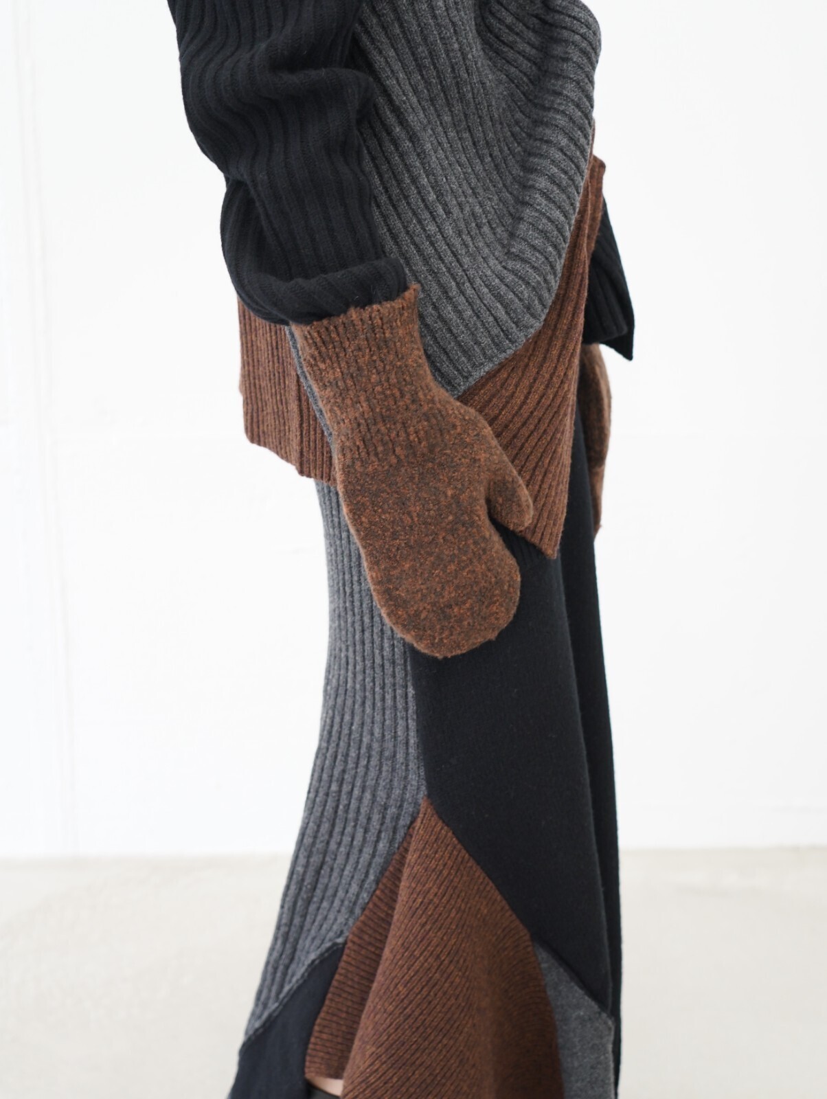 YOKE WOMENS & MENS 3Color Mix Boucle Mitten IMAGE6