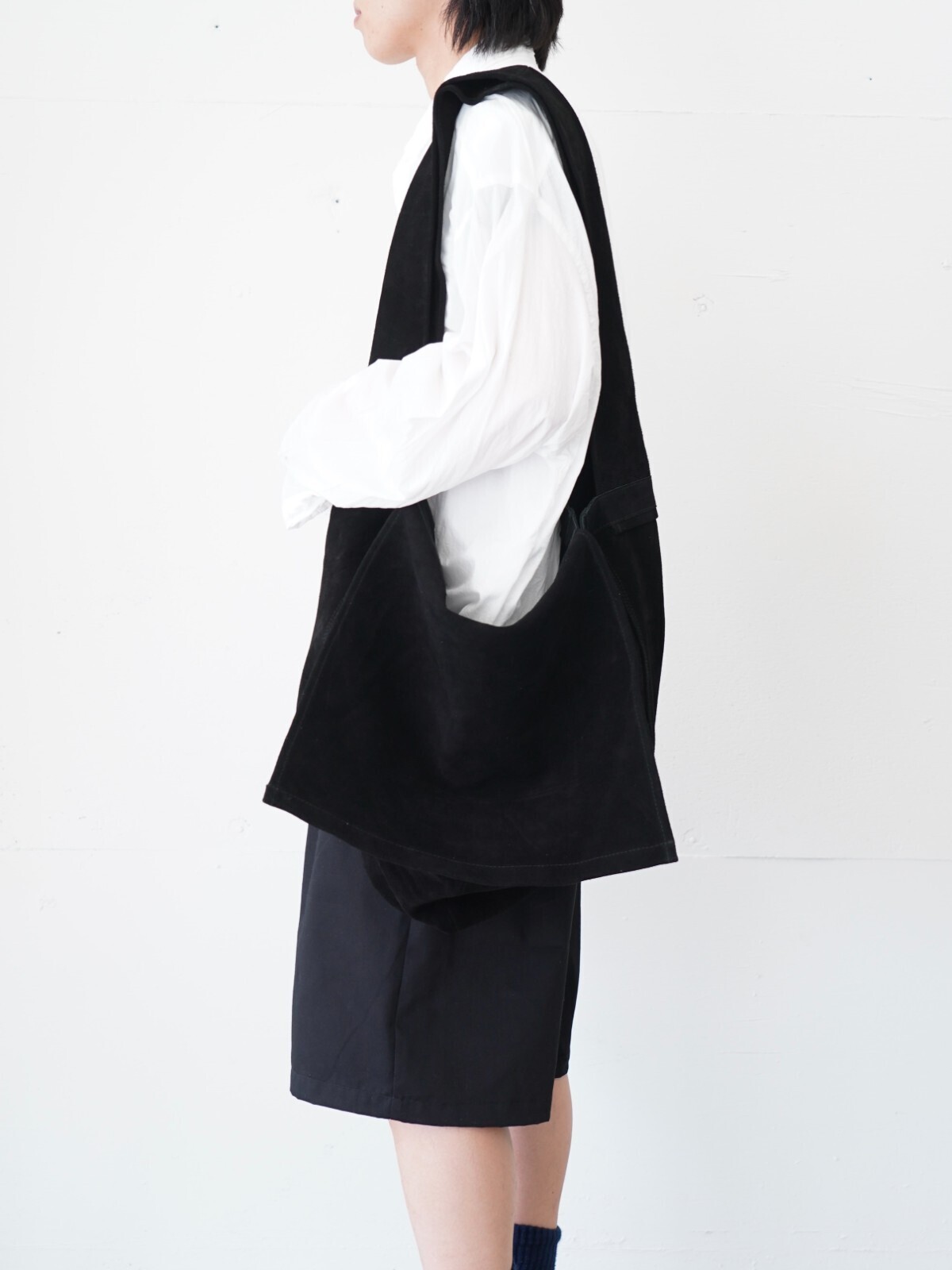 SEVEN BY SEVEN WOMENS & MENS LEATHER SHOULDER BAG ‐Cow split leather‐ IMAGE1