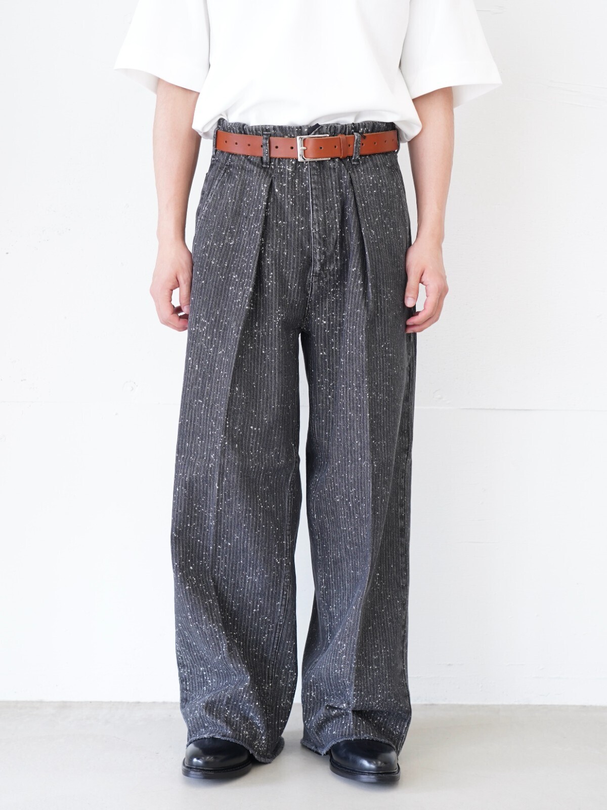 saby MENS TUCK-BAGGY TYPE 2 - Stripe Denim Splash Vintage Wash - IMAGE1