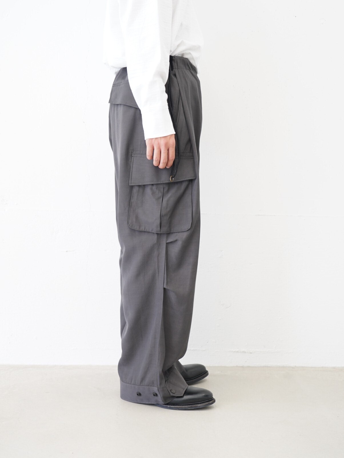 アンセム エー メンズ ピグメント&ダイ ノーブレイナーカーゴパンツ 画像5