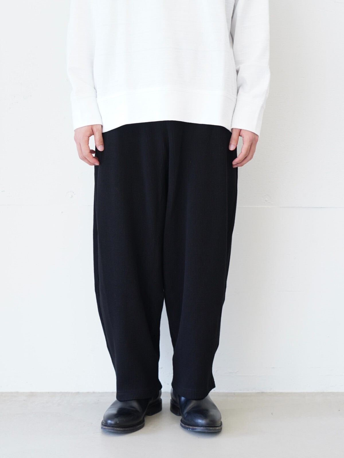 WONDER ROOM WOMENS & MENS waffle slacks (25AW) IMAGE1