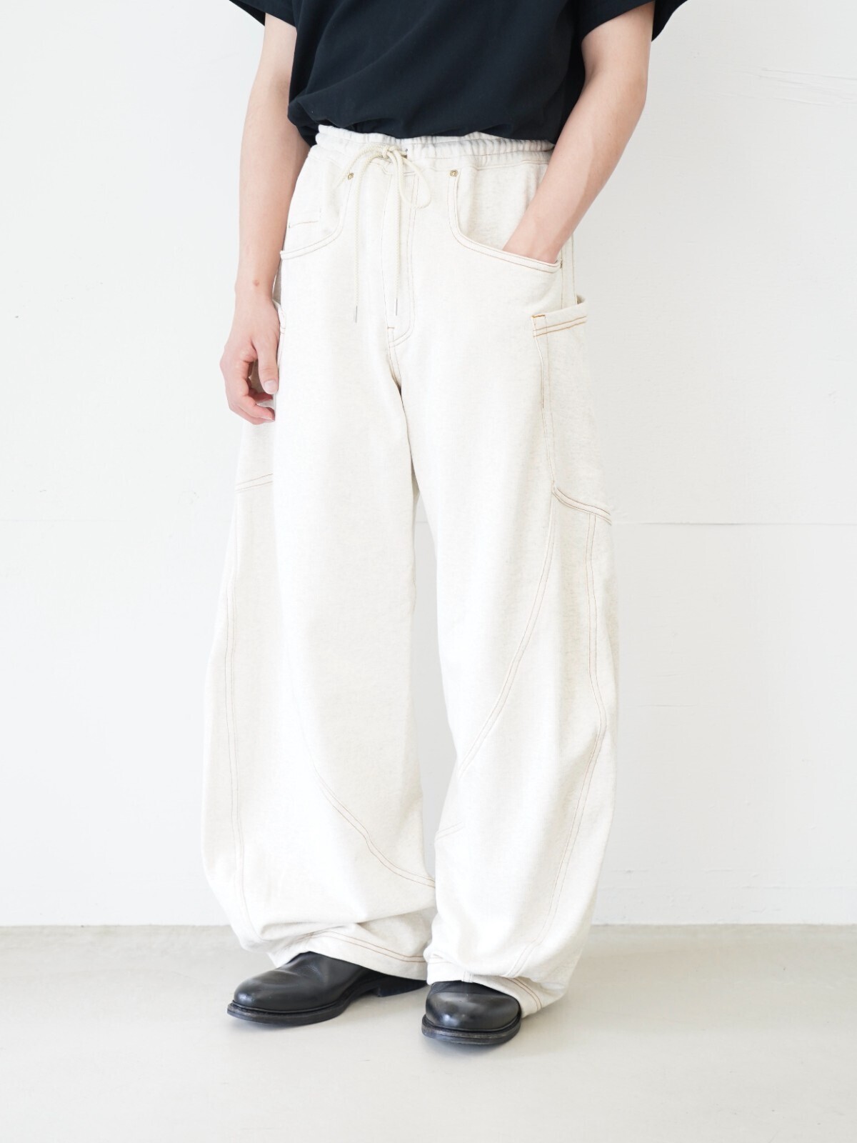 KHOKI MENS 3D cutting sweat pants IMAGE4