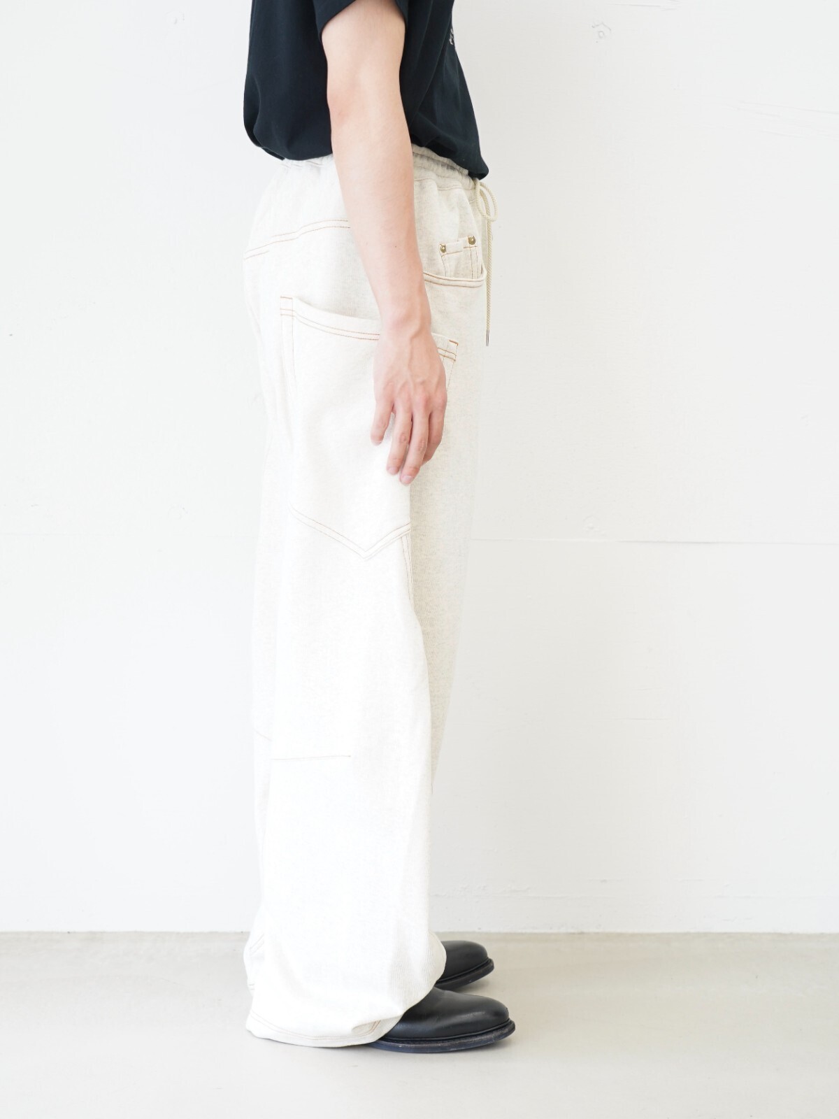 KHOKI MENS 3D cutting sweat pants IMAGE2