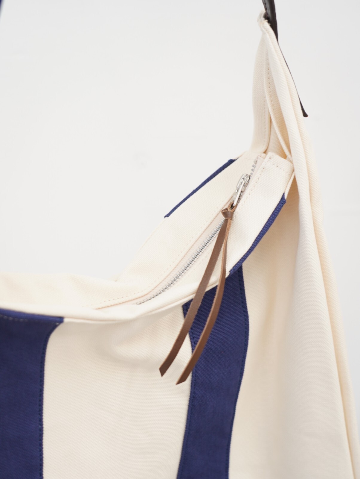 KHOKI 女士 & 男士 3D cutting messenger bag 圖片6