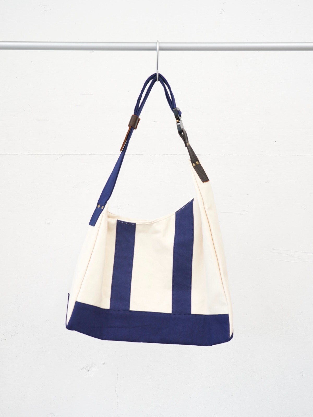 KHOKI 女士 & 男士 3D cutting messenger bag 圖片2