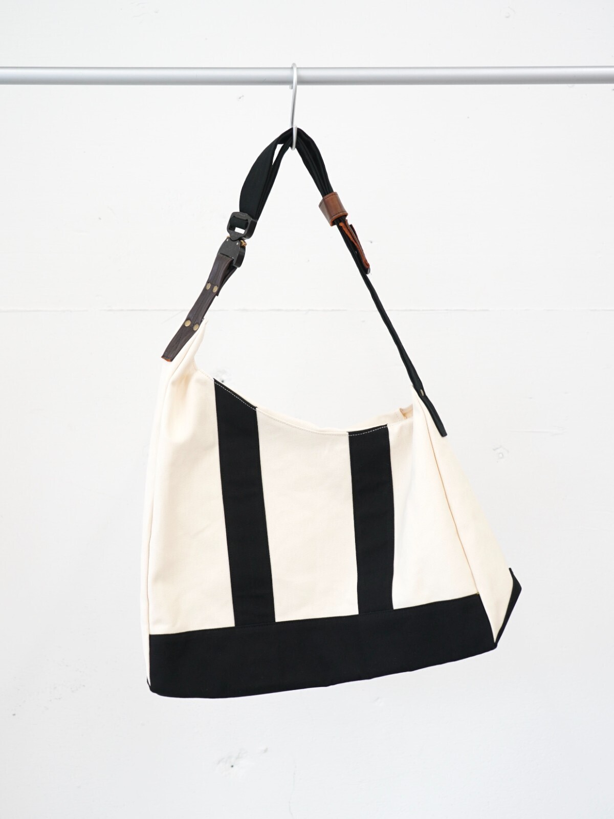 KHOKI 女士 & 男士 3D cutting messenger bag 圖片1