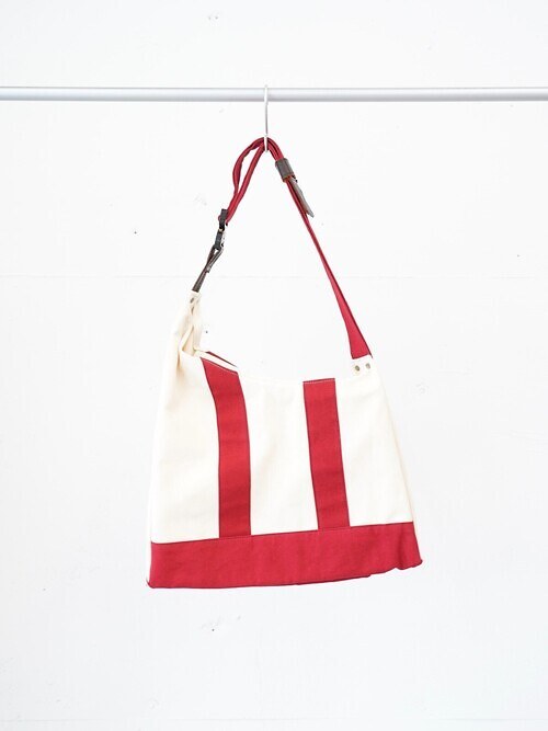 3D cutting messenger bag｜KHOKI 女士 & 男士