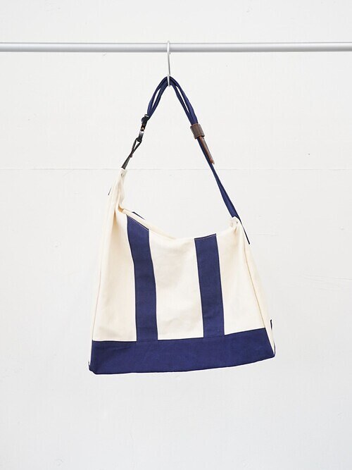 3D cutting messenger bag｜KHOKI 女士 & 男士