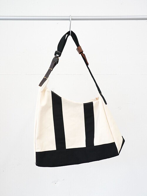 3D cutting messenger bag｜KHOKI 女士 & 男士