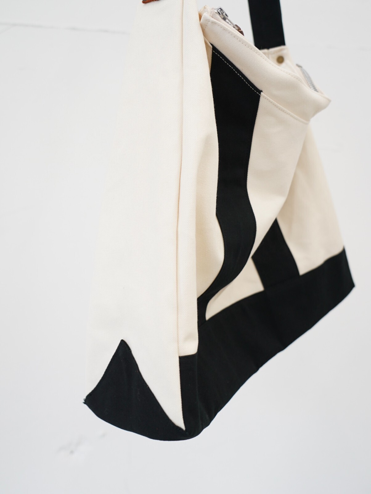 KHOKI 女士 & 男士 3D cutting messenger bag 圖片27