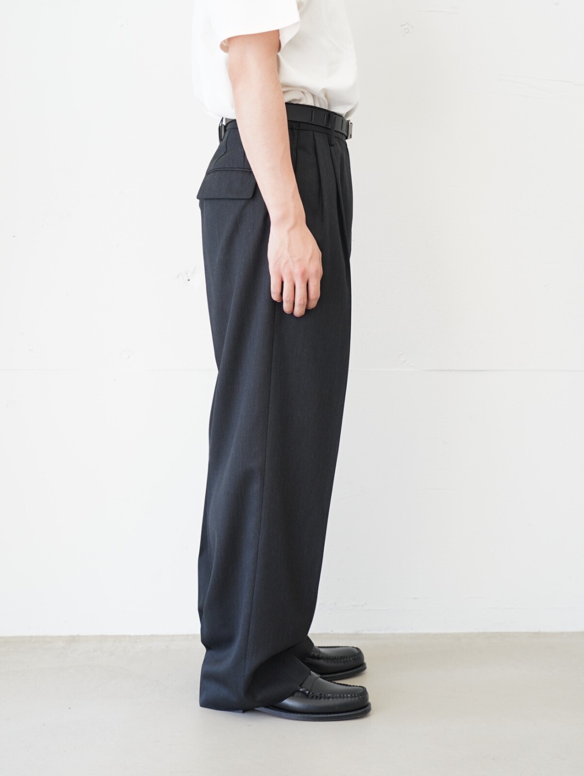 IRENISA MENS TWO TUCKS WIDE TROUSERS (25AW) IMAGE2