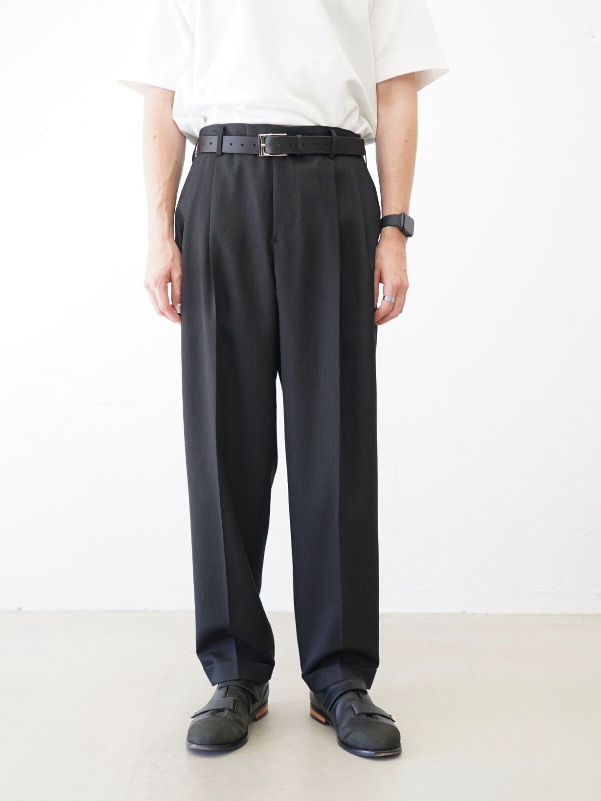 IRENISA 남성 TWO TUCKS TAPERED TROUSERS 이미지1