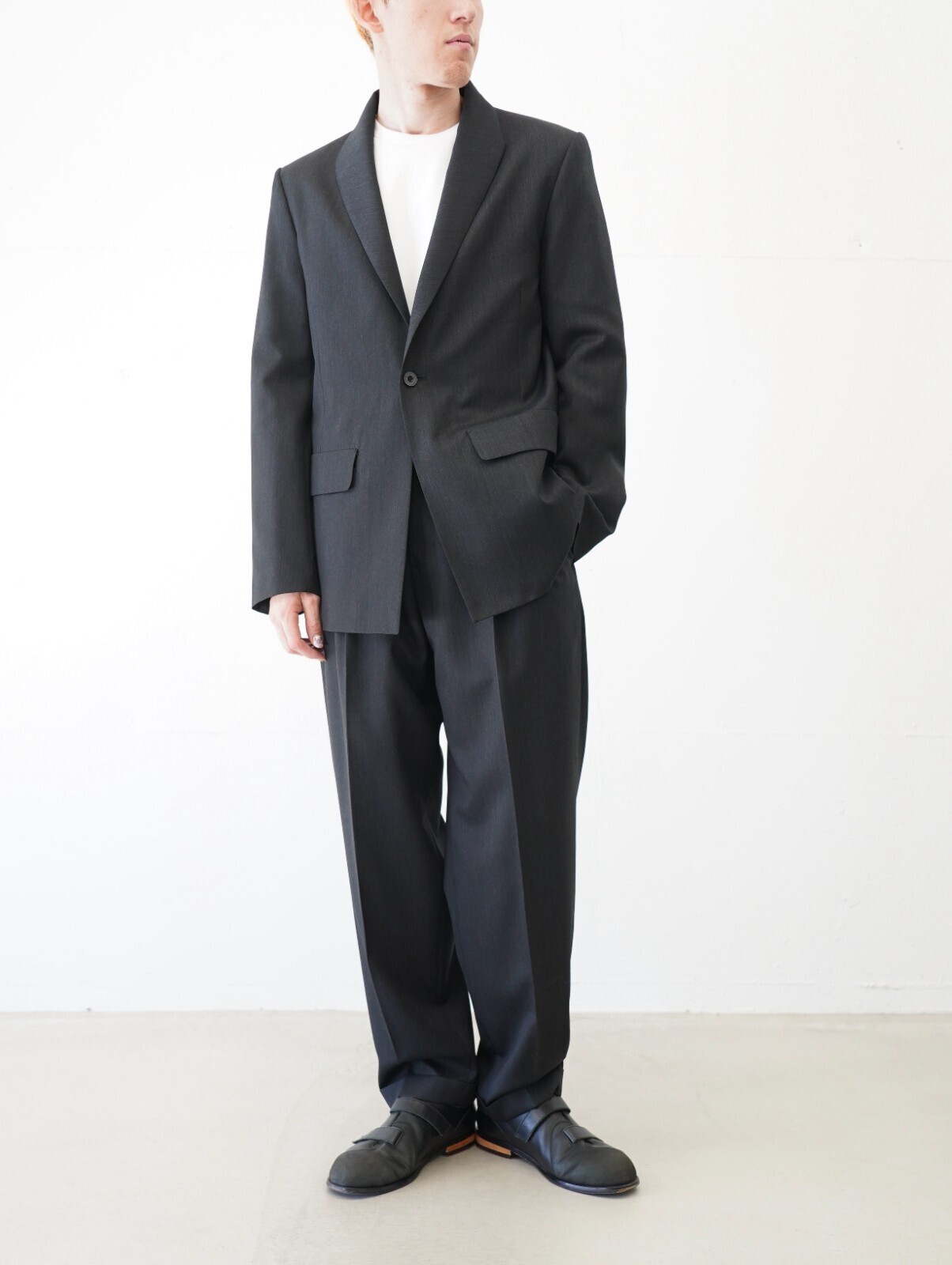 IRENISA 남성 TWO TUCKS TAPERED TROUSERS 이미지5