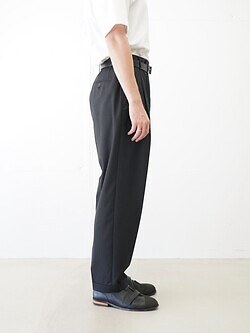 IRENISA 남성 TWO TUCKS TAPERED TROUSERS 이미지2