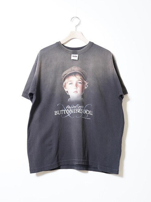 "BUTTON EYE DOLL" サンバーンハーフスリーブタグTシャツ｜ダイリク メンズ