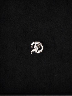 ダイリク レディース & メンズ "D" シルバーイヤリング (ピアス) 画像2