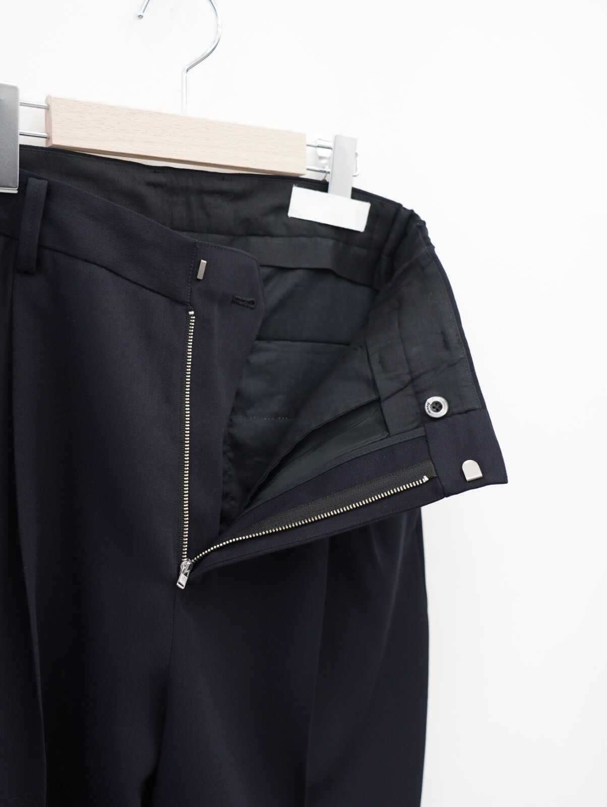 IRENISA 남성 TWO TUCKS WIDE TROUSERS (26SS) 이미지11