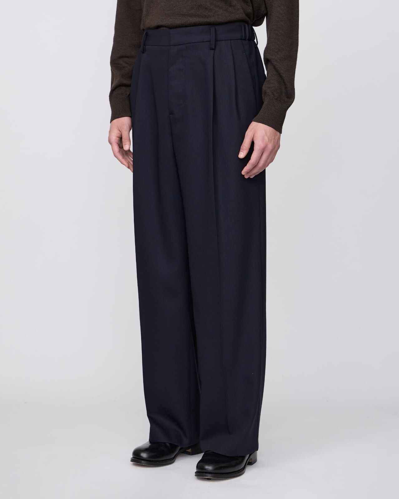 IRENISA 남성 TWO TUCKS WIDE TROUSERS (26SS) 이미지2