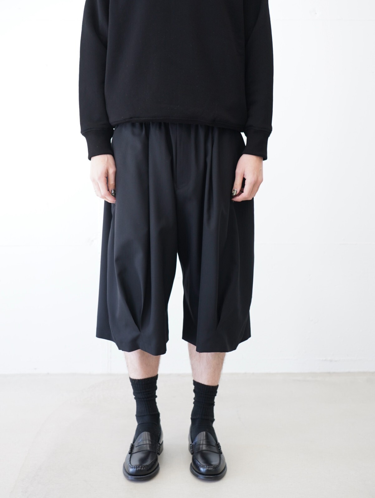 KHOKI 남성 Pleated Balloon Dress Shorts 이미지1