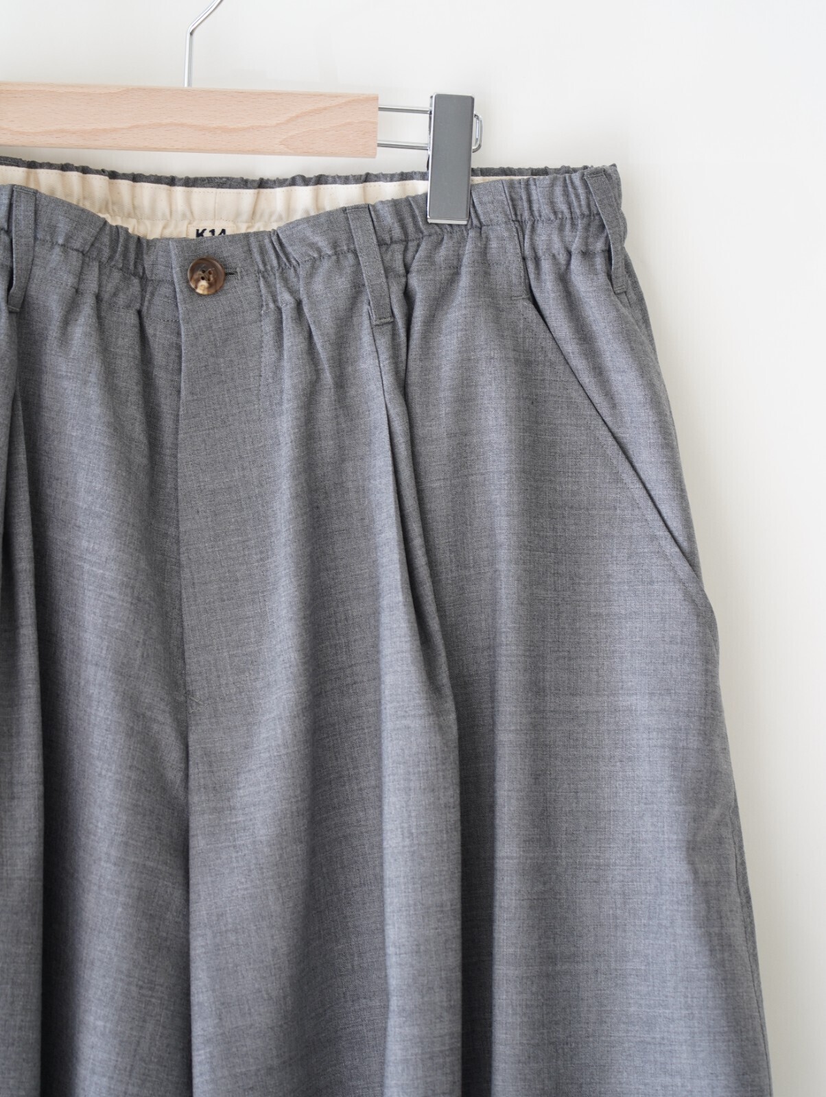 KHOKI MENS Pleated Balloon Dress Shorts IMAGE10